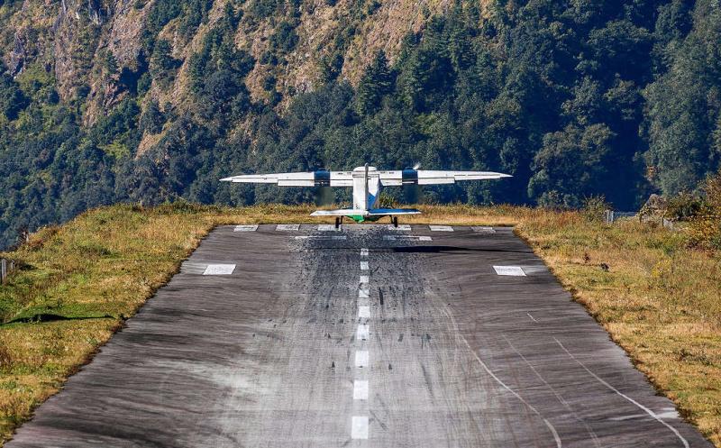   Lukla flyplass i Nepal