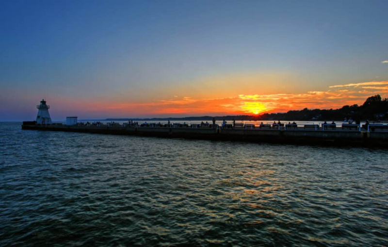   Sončni zahod nad jezerom Erie