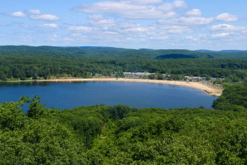 Vista aérea do Lago Welch no Harriman State Park, Nova York
