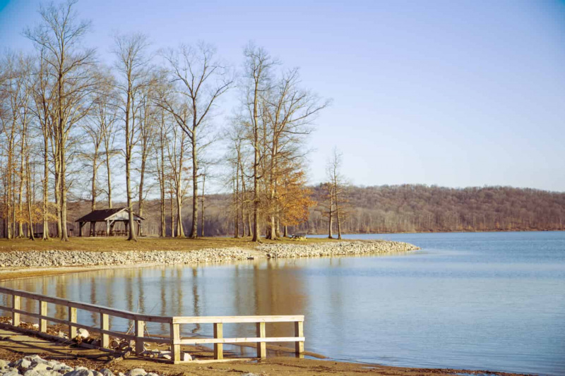 इंडियाना में सबसे पुरानी मानव निर्मित झील की खोज करें