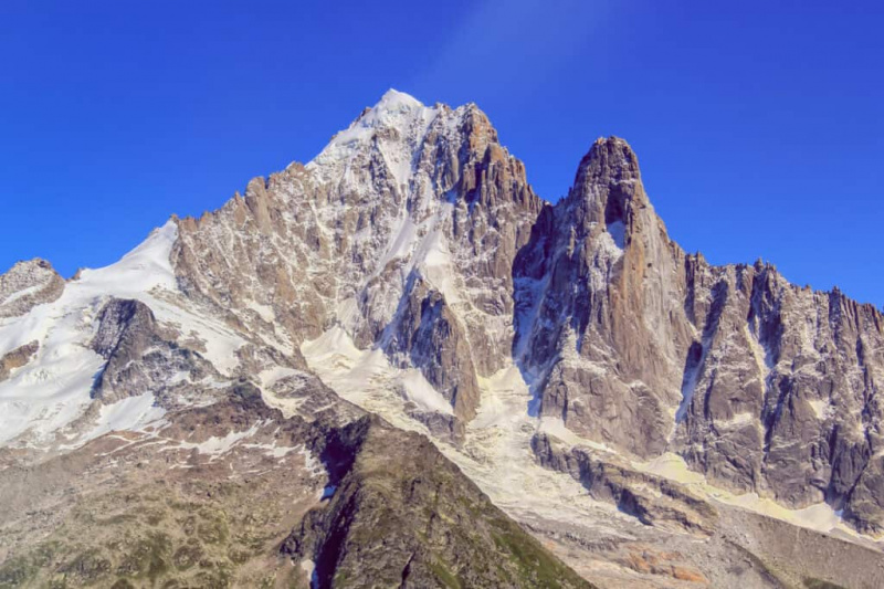   Aiguille Verte yra unikalios išvaizdos kalnas, kurį galima pamatyti iš toli
