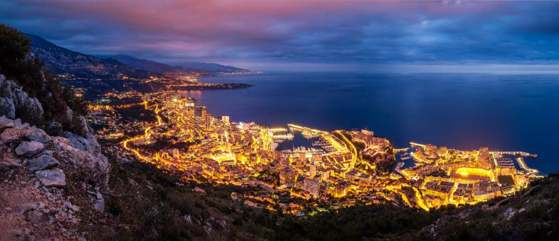   Монако у плави сат