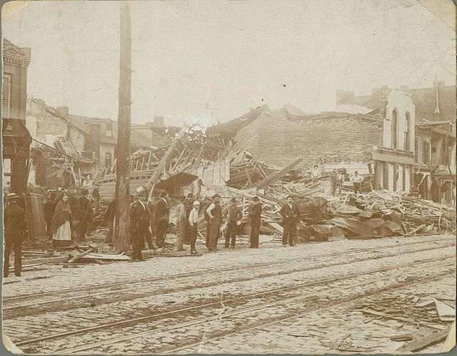   Фотографија Јужног Бродвеја, Сент Луис, МО, 27. маја 1896. у тоновима сепије